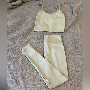 SET Active scupltflex oat milk set bra and leggings